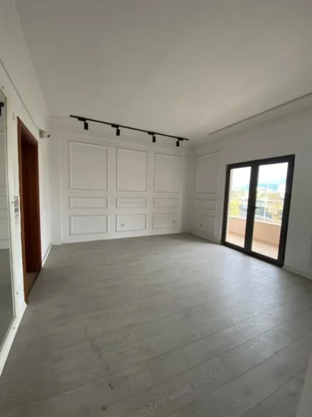 Tirane, jepet me qera ambjent biznesi Kati 1, 210 m² 1.500 € (Astir)