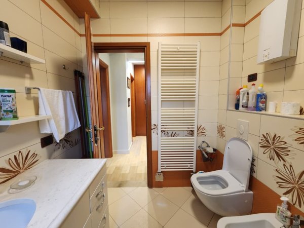 Apartament Me qira 3+1+2wc (140m2)📍 Bllok/ Piceri Era (1800 euro) Vendodhje perfekte