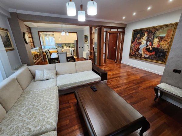 Apartament Me qira 3+1+2wc (140m2)📍 Bllok/ Piceri Era (1800 euro) Vendodhje perfekte