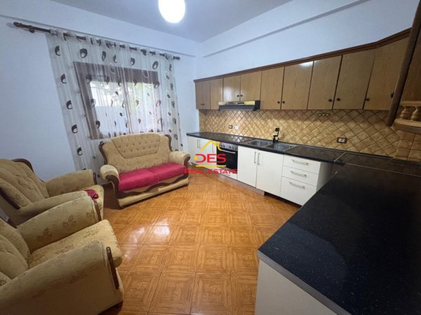 Vlore, jepet me qera Vile 2+1+Ballkon Kati 0, 110 m² 350 € (Rruga Sokrat Leka)