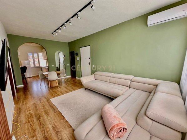 Tirane, jepet me qera apartament 2+1 Kati 3, 74 m² 850 € (Rr.Durresit)