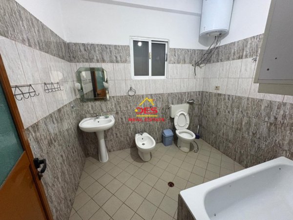 Vlore, jepet me qera Vile 2+1+Ballkon Kati 0, 110 m² 350 € (Rruga Sokrat Leka)