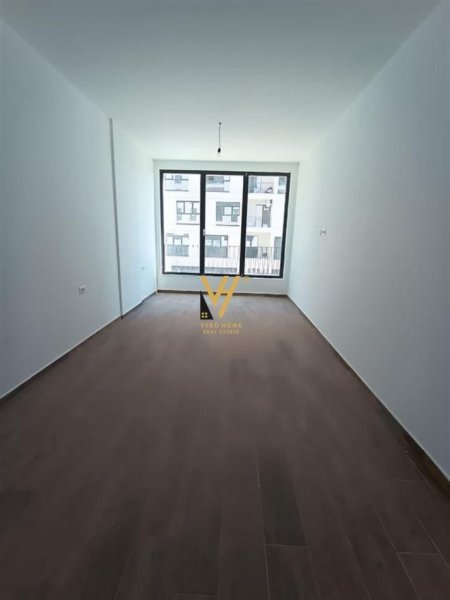 Tirane, jepet me qera zyre Kati 1, 150 m² 950 € (XHAMLLIKU, KOMPLEKSI ZIRKON)