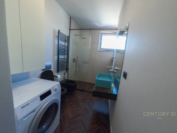 Tirane, jepet me qera apartament 3+1 Kati 4, 134 m² 1.800 € (Stadiumi Dinamo)