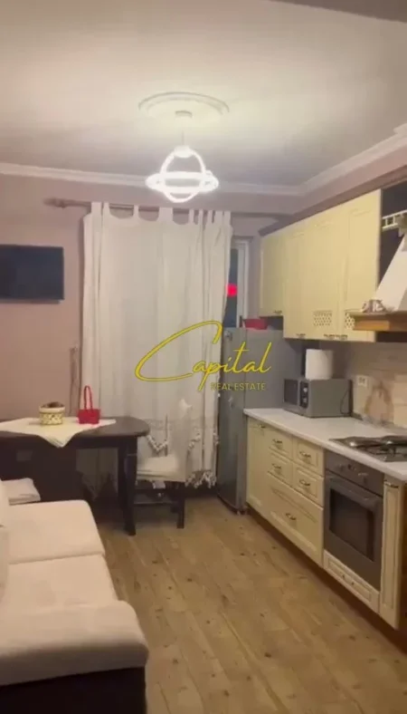 Tirane, jepet me qera apartament 2+1 Kati 3, 65 m² 600 € (ZOGU I ZI)