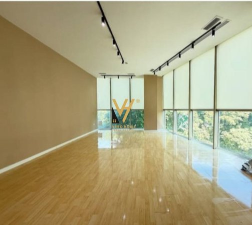 Tirane, jepet me qera zyre Kati 2, 54 m² 1.200 € (MYSLYM SHYRI)