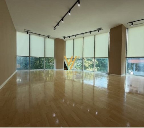Tirane, jepet me qera zyre Kati 2, 54 m² 1.200 € (MYSLYM SHYRI)