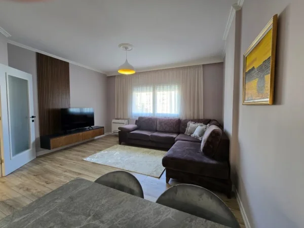 Tirane, jepet me qera apartament 2+1 Kati 5, 111 m² 1.200 € (Rruga Pjeter Bogdani)