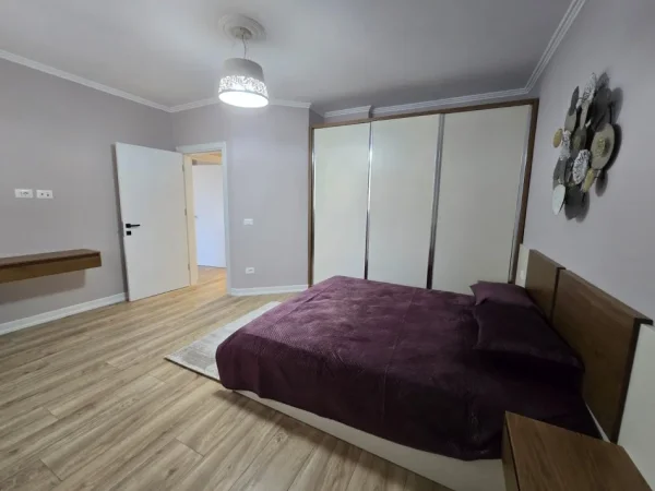 Tirane, jepet me qera apartament 2+1 Kati 5, 111 m² 1.200 € (Rruga Pjeter Bogdani)
