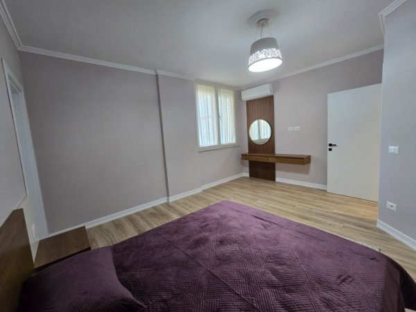 Tirane, jepet me qera apartament 2+1 Kati 5, 111 m² 1.200 € (Rruga Pjeter Bogdani)