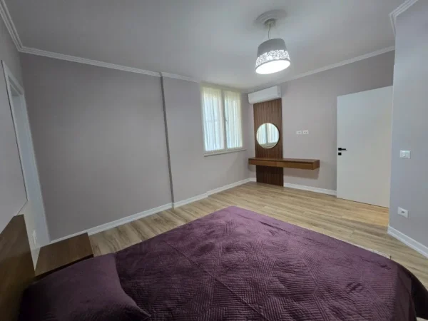 Tirane, jepet me qera apartament 2+1 Kati 5, 111 m² 1.200 € (Rruga Pjeter Bogdani)