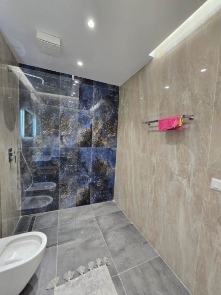 Tirane, jepet me qera apartament 2+1 Kati 5, 111 m² 1.200 € (Rruga Pjeter Bogdani)