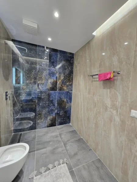 Tirane, jepet me qera apartament 2+1 Kati 5, 111 m² 1.200 € (Rruga Pjeter Bogdani)