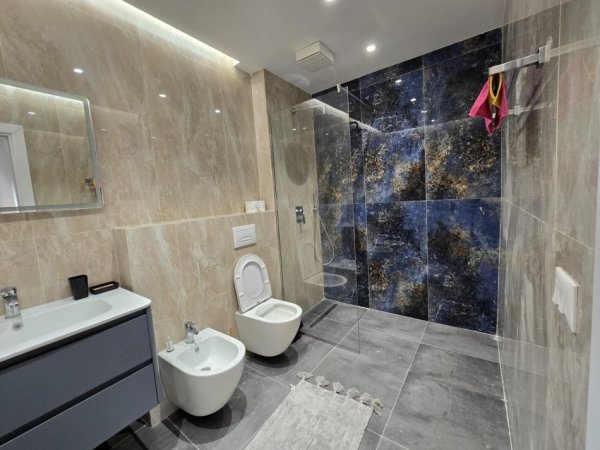 Tirane, jepet me qera apartament 2+1 Kati 5, 111 m² 1.200 € (Rruga Pjeter Bogdani)