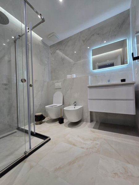 Tirane, jepet me qera apartament 2+1 Kati 5, 111 m² 1.200 € (Rruga Pjeter Bogdani)