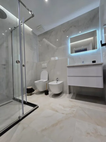 Tirane, jepet me qera apartament 2+1 Kati 5, 111 m² 1.200 € (Rruga Pjeter Bogdani)