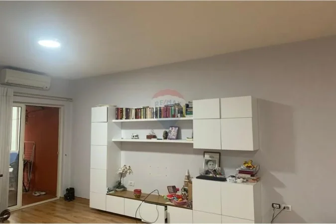 Tirane, jepet me qera apartament 2+1 , 115 m² 550 € (Prane Kompleksit Grand Gallery)