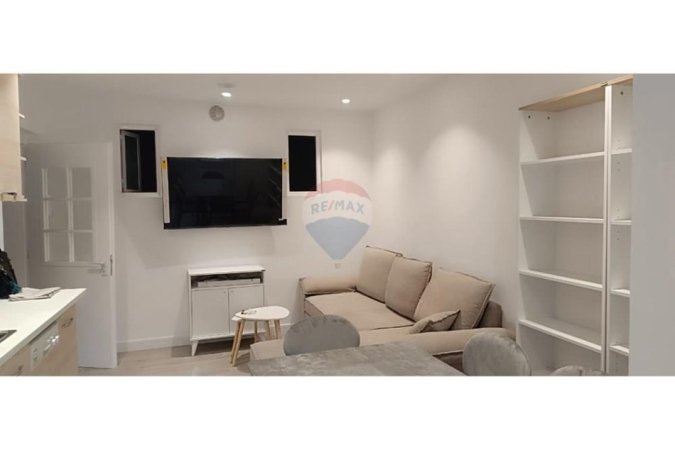 Tirane, jepet me qera apartament 1+1 Kati 4, 52 m² 580 € (Perballe Harry Fultz)