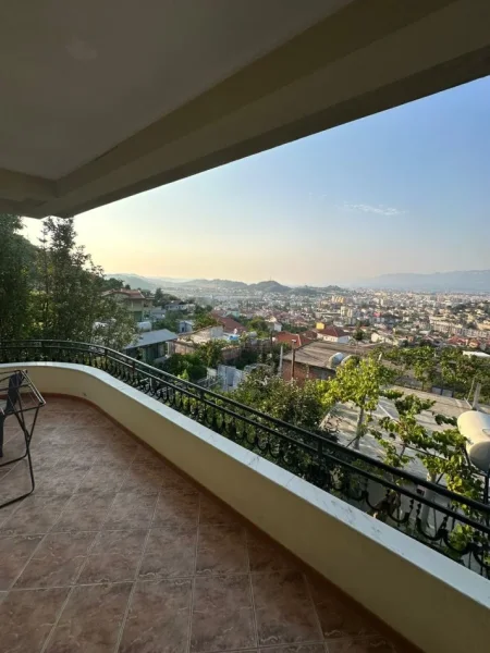 Tirane, jepet me qera apartament 1+1 Kati 1, 400 €