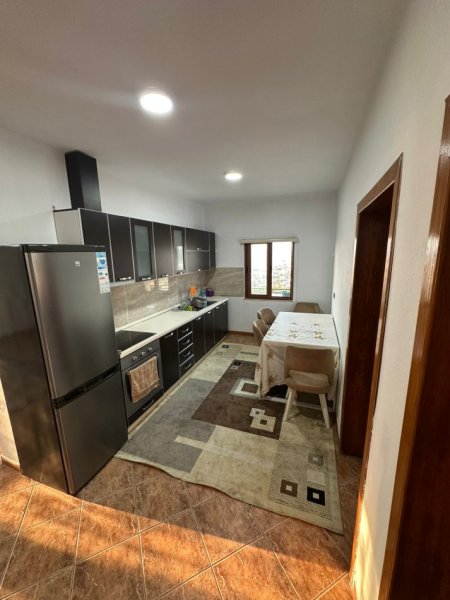 Tirane, jepet me qera apartament 1+1 Kati 1, 400 €