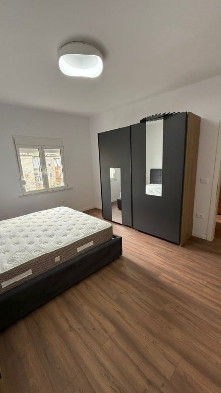 Tirane, jepet me qera apartament 2+1 Kati 5, 80 m² 600 € (Zogu i zi)