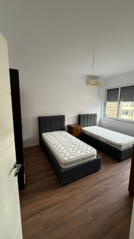 Tirane, jepet me qera apartament 2+1 Kati 5, 80 m² 600 € (Zogu i zi)