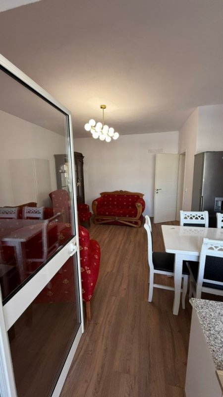 Tirane, jepet me qera apartament 2+1 Kati 5, 80 m² 600 € (Zogu i zi)