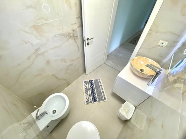 Me qera: Apartament 3+1+2wc & 2 ballkone (145m2)📍 Rruga elbasanit/ Ambasada amerikane | 1550 euro/Muaj