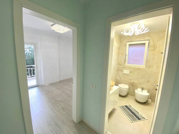 Me qera: Apartament 3+1+2wc & 2 ballkone (145m2)📍 Rruga elbasanit/ Ambasada amerikane | 1550 euro/Muaj