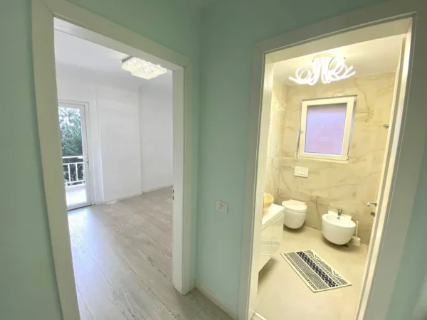 Super 3+1+2wc (145m2)📍 Rruga elbasanit/ Amb. amerikane LICEU/ RTSH ( vijë të parë Buze Rruge)