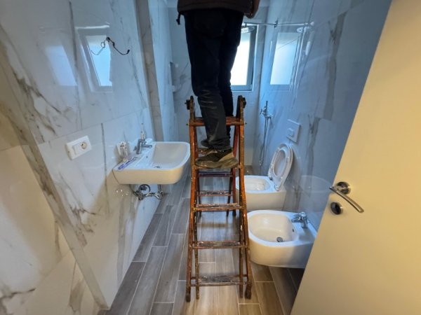 Tirane, jepet me qera apartament 1+1 Kati 2, 700 € 