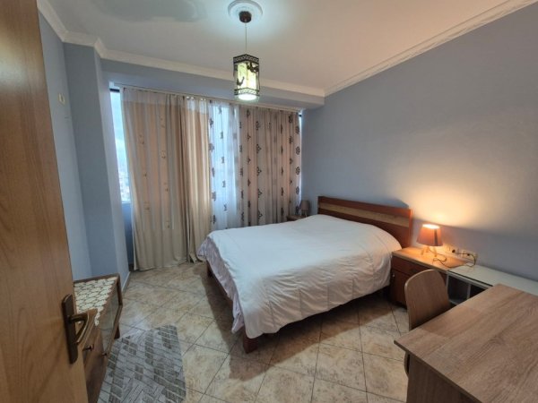 Tirane, jepet me qera apartament 2+1+Ballkon , 130 m² 700 € (21 Djetori)