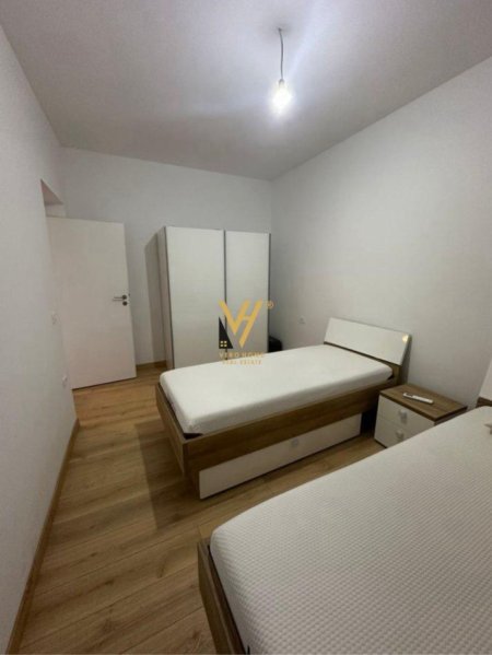 Tirane, jepet me qera apartament 2+1+Ballkon Kati 3, 107 m² 700 € (PAZARI I RI)