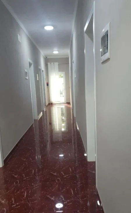 Tirane, jepet me qera apartament 1+1 Kati 2, 340 € 