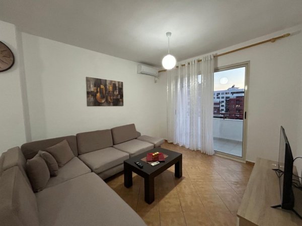 Tirane, jepet me qera apartament 2+1+Ballkon Kati 7, 95 m² 500 € (Perball Resorant Fish Time, Astir, Tirane)