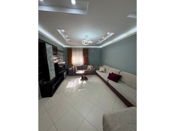 Tirane, jepet me qera apartament 2+1 Kati 6, 112 m² 700 € (Unaza e Re.)