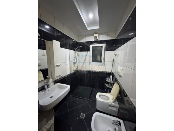 Tirane, jepet me qera apartament 2+1 Kati 6, 112 m² 700 € (Unaza e Re.)