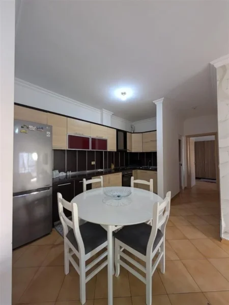 Tirane, jepet me qera apartament 2+1 Kati 2, 87 m² 450 € (Restorant Fresku)