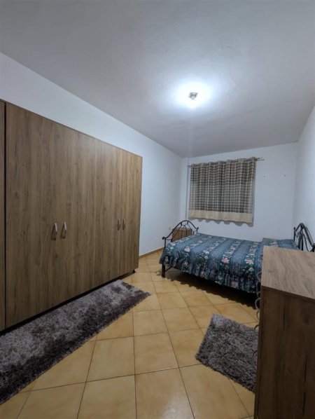 Tirane, jepet me qera apartament 2+1 Kati 2, 87 m² 450 € (Restorant Fresku)
