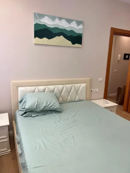 🏢 Jepet me Qira Apartament 1+1 |  📍Pallati i Tibos (përballë Delijorgjit)