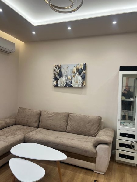 🏢 Jepet me Qira Apartament 1+1 |  📍Pallati i Tibos (përballë Delijorgjit)