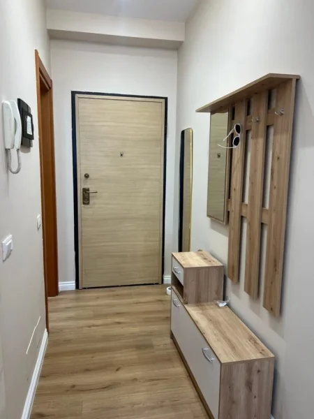 🏢 Jepet me Qira Apartament 1+1 |  📍Pallati i Tibos (përballë Delijorgjit)