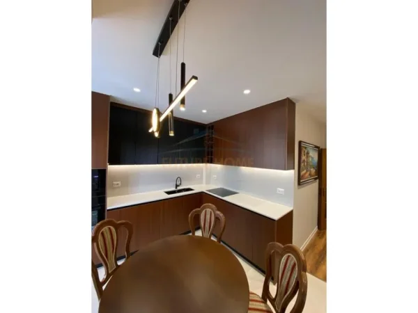 Tirane, jepet me qera apartament 2+1 Kati 4, 102 m² 1.300 € 