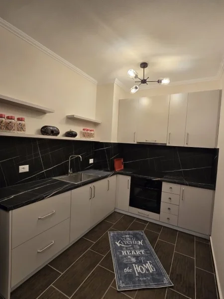 Tirane, jepet me qera apartament 2+1 Kati 5, 500 € 