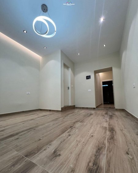 Tirane, jepet me qera zyre Kati 1, 30 m² 400 € (Bulevardi Gjergj Fishta)