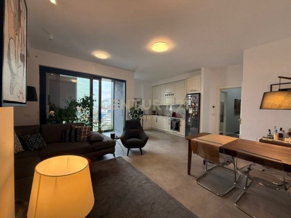 Tirane, jepet me qera apartament 2+1+Ballkon Kati 9, 110 m² 1.200 € (Park Gate (Prane ekonomikut))