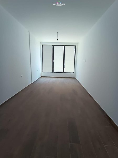 Tirane, jepet me qera zyre Kati 1, 140 m² 95.000 leke te reja (ZIRKON)