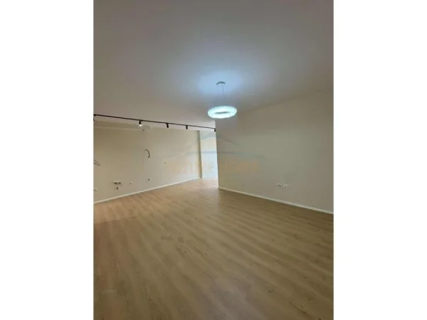 Tirane, jepet me qera apartament 2+1 Kati 3, 100 m² 700 € 
