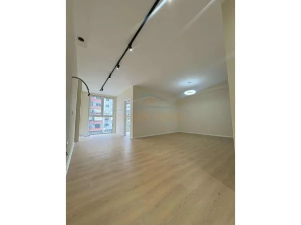 Tirane, jepet me qera apartament 2+1 Kati 3, 100 m² 700 € 