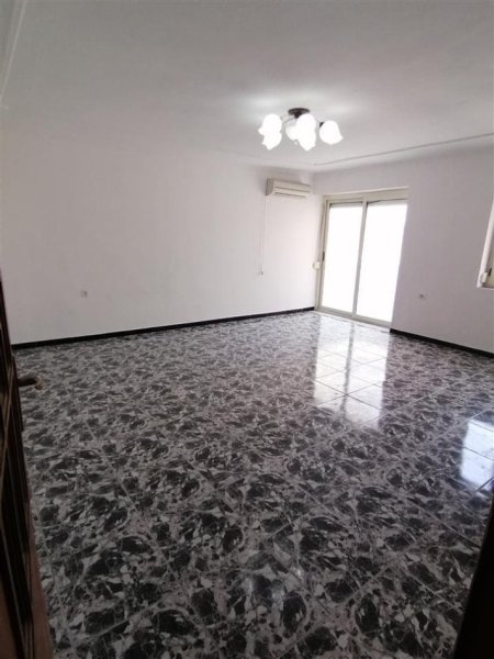 Tirane, jepet me qera apartament 2+1+Ballkon Kati 6, 110 m² 500 € (myslym shyri)